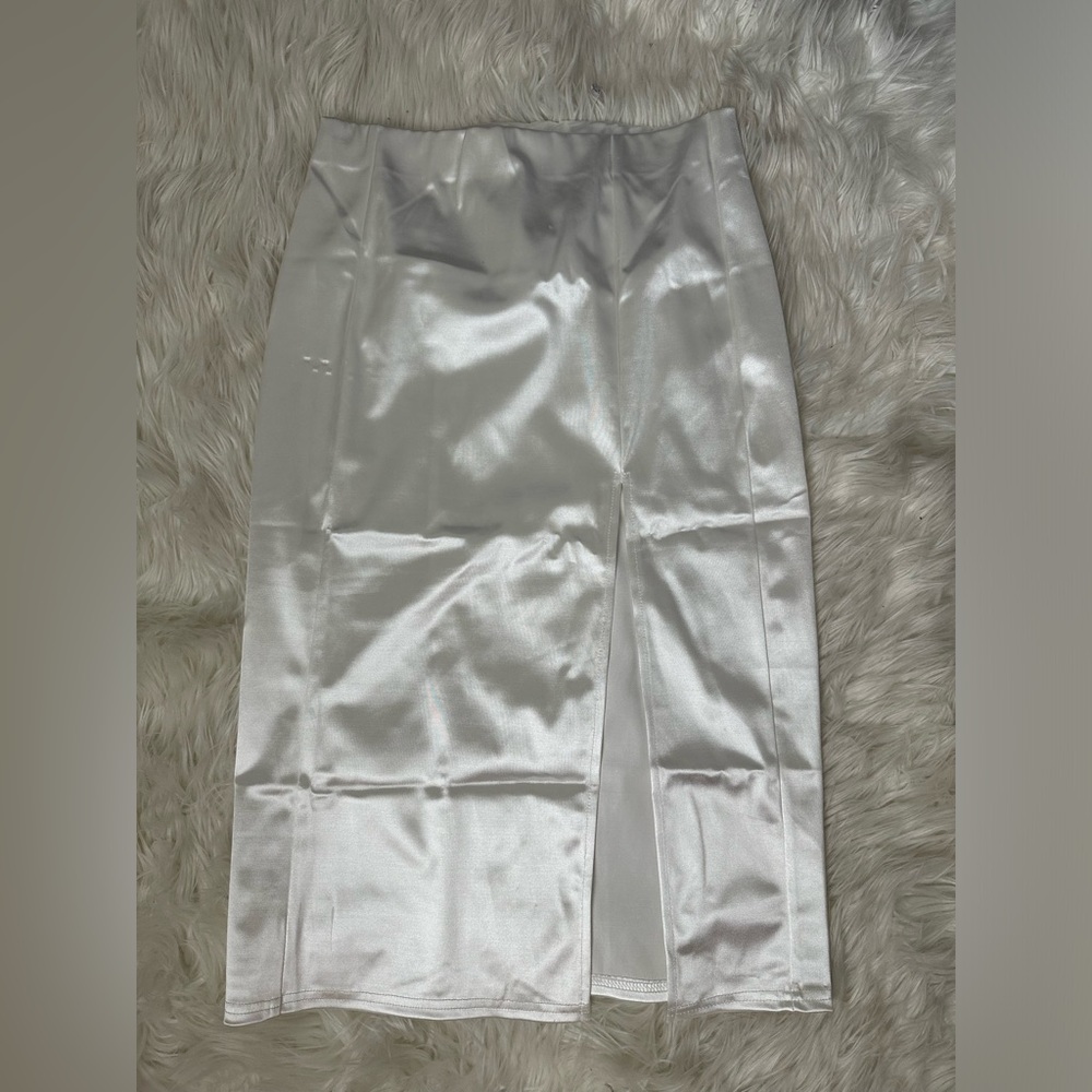 Brandnew, never worn! Satin white slip skirt with slit for bridal or graduation